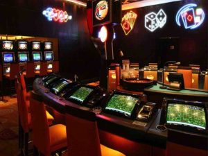 Vô số máy game được đặt tại The Rich Resort & Casino